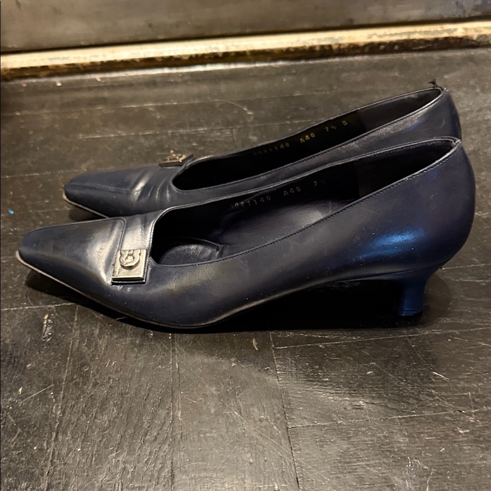 Salvatore Ferragamo Women's Navy Leather Heels vintage - Picture 8 of 14